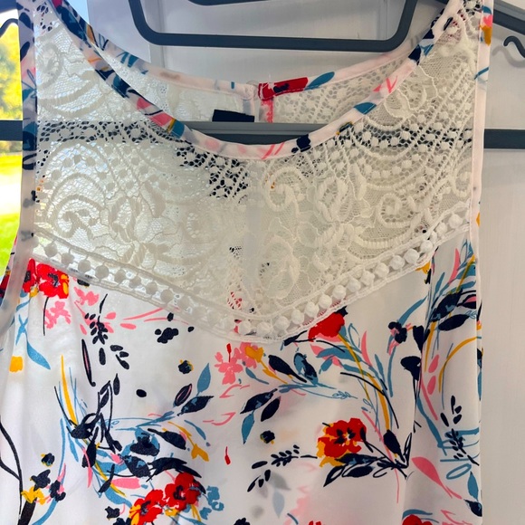 Sleeveless Top - Picture 4 of 5